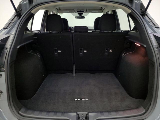 Photo of 2024 Gray Nissan Kicks
