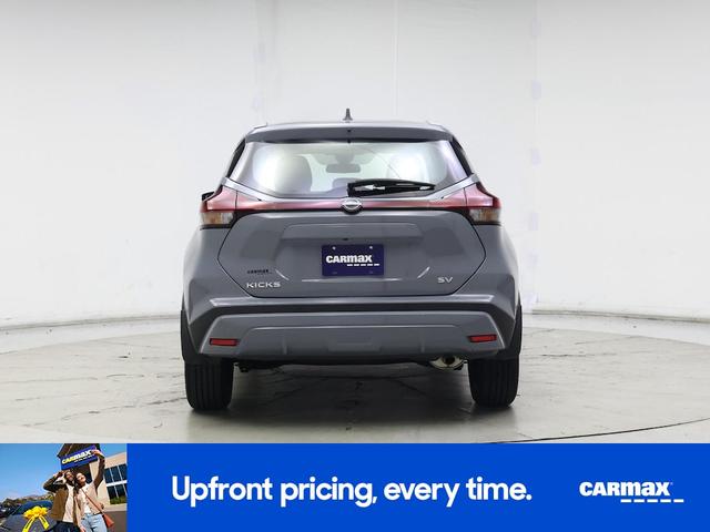 Photo of 2024 Gray Nissan Kicks