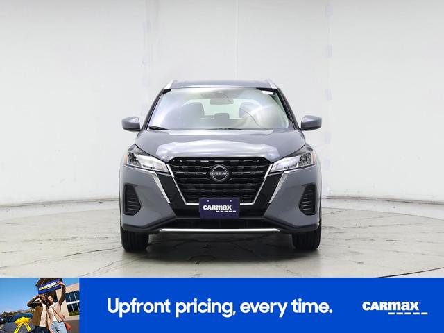 Photo of 2024 Gray Nissan Kicks
