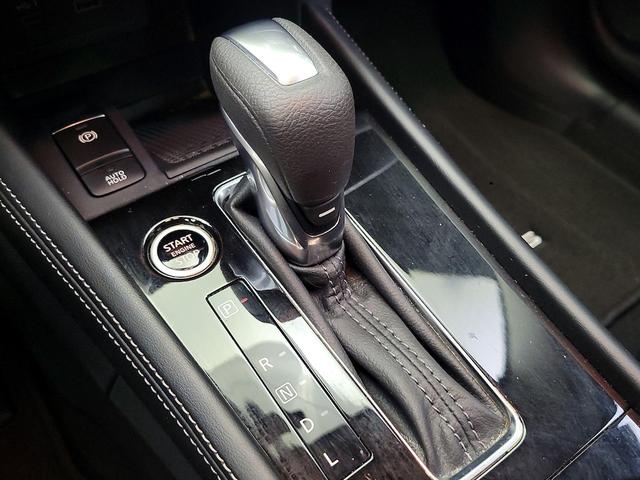 Photo of 2024 Gray Nissan Kicks