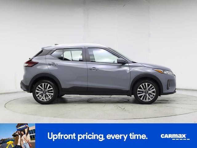 Photo of 2024 Gray Nissan Kicks