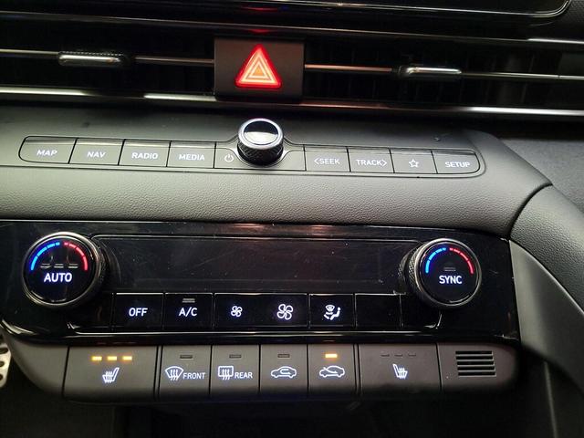 Photo of 2023 White Hyundai ELANTRA