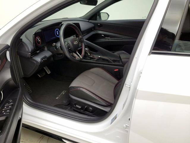 Photo of 2023 White Hyundai ELANTRA