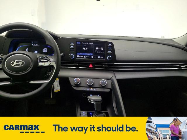 Photo of 2024 Blue Hyundai ELANTRA