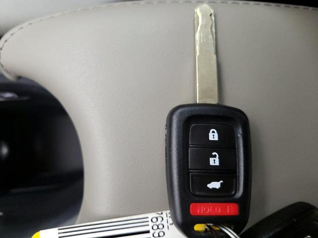 Photo of 2022 White Honda HR-V