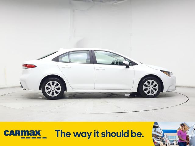 Photo of 2023 White Toyota Corolla