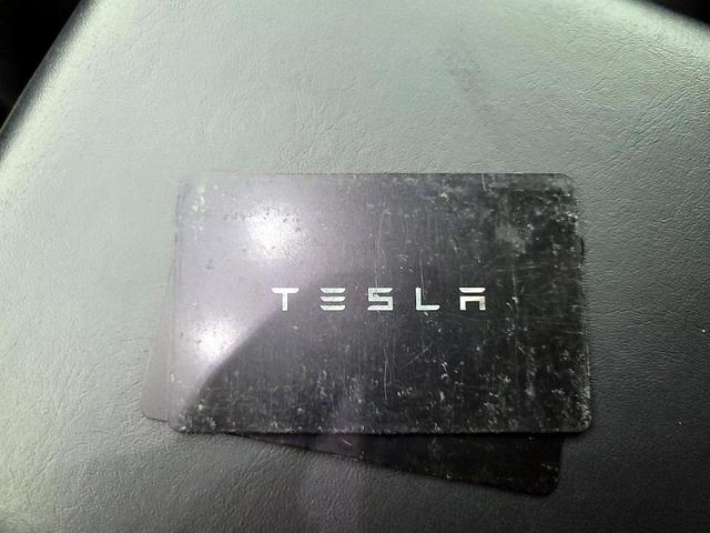 Photo of 2021 White Tesla Model Y