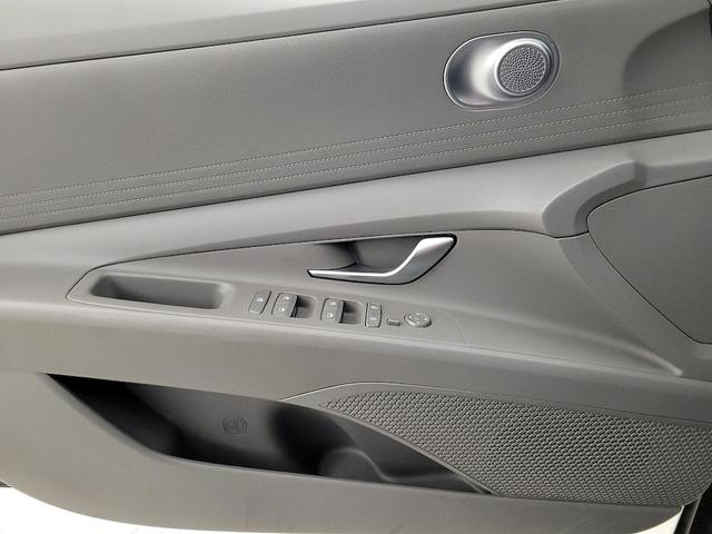 Photo of 2023 Black Hyundai ELANTRA