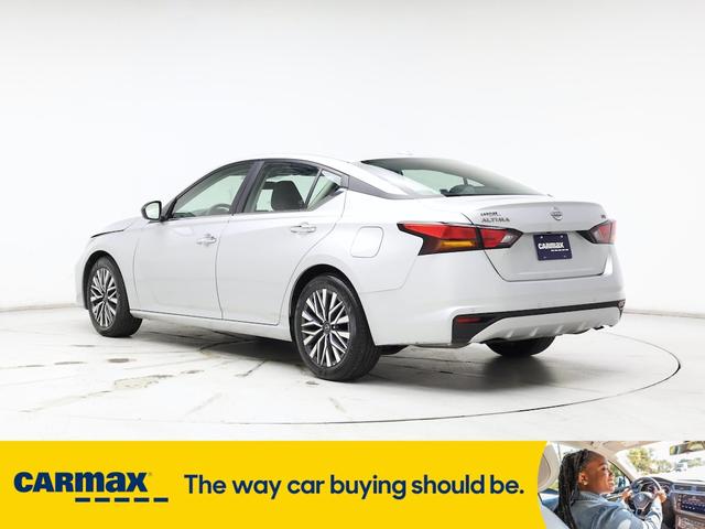 Photo of 2024 Silver Nissan Altima