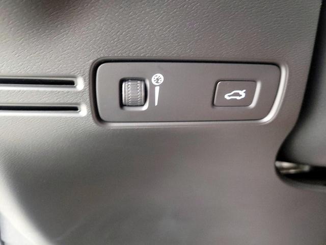 Photo of 2019 White Volvo XC40