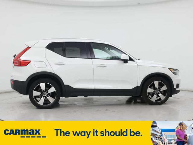 Photo of 2019 White Volvo XC40