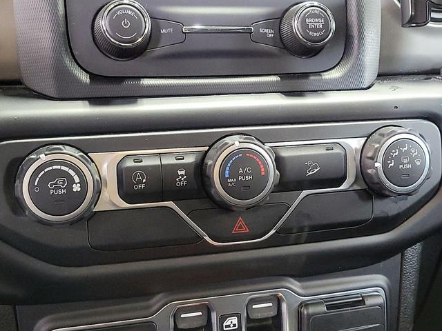 Photo of 2020 Black Jeep Wrangler
