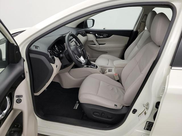 Photo of 2019 White Nissan Rogue Sport
