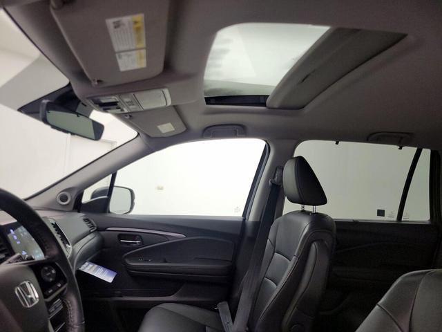 Photo of 2022 Gray Honda Pilot