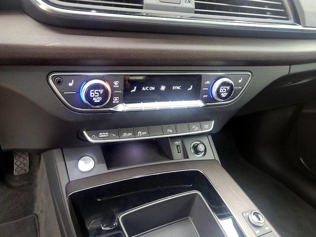 Photo of 2021 White Audi Q5 Sportback
