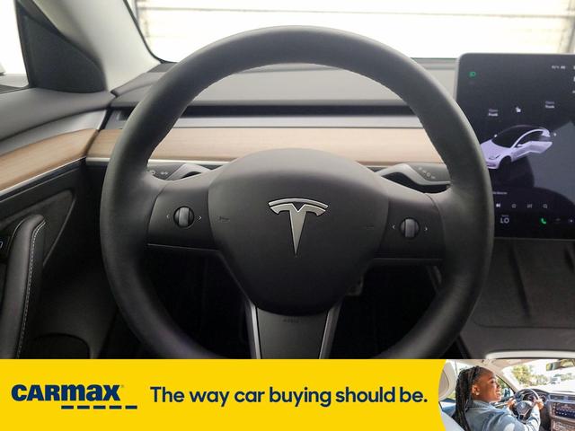 Photo of 2022 White Tesla Model 3