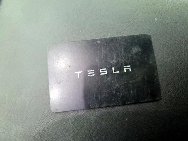 Photo of 2022 White Tesla Model 3