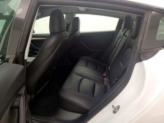 Photo of 2022 White Tesla Model 3