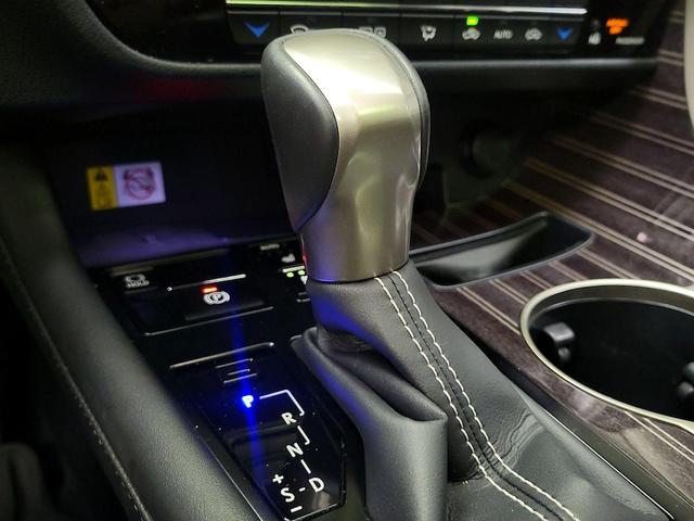Photo of 2022 Black Lexus RX 450h