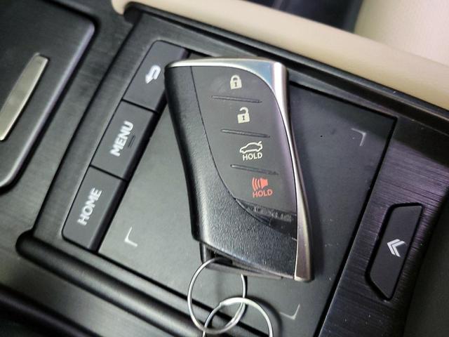 Photo of 2021 Black Lexus ES 350