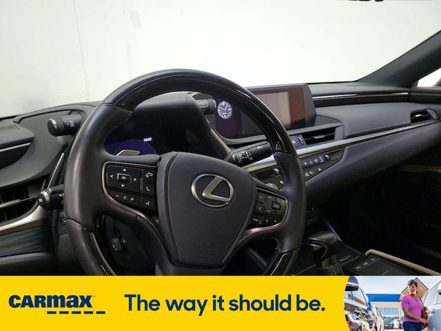 Photo of 2021 Black Lexus ES 350