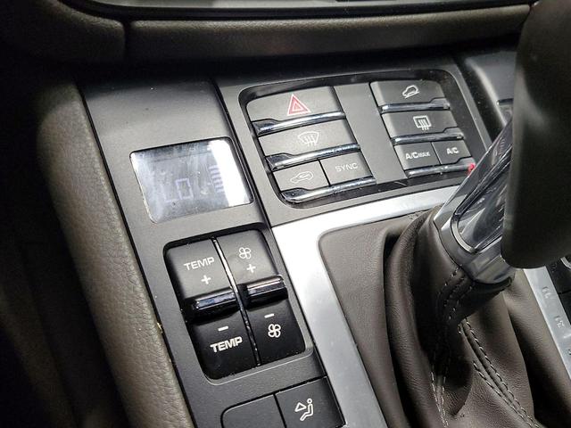 Photo of 2021 White Porsche Macan