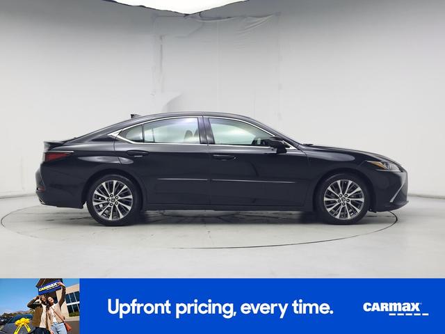 Photo of 2021 Black Lexus ES 350