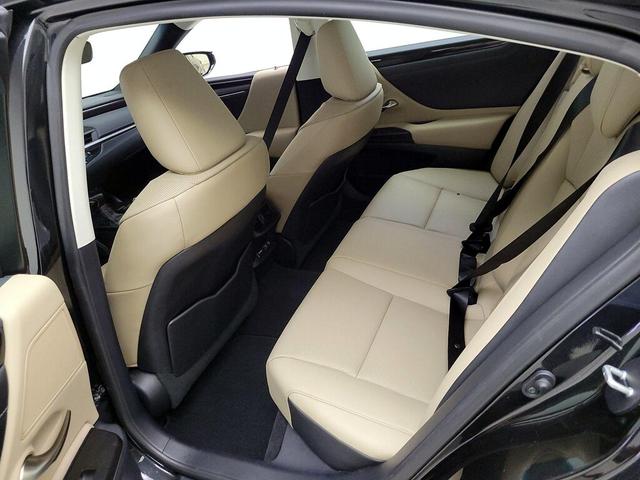 Photo of 2021 Black Lexus ES 350