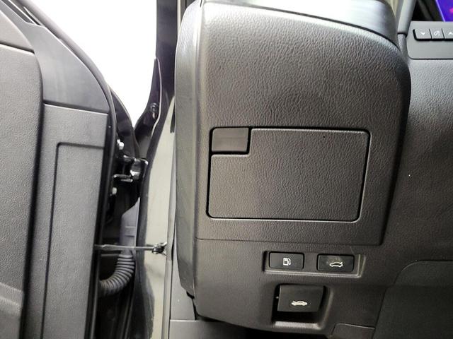 Photo of 2021 Black Lexus ES 350