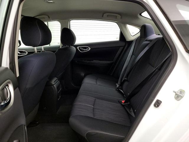 Photo of 2017 White Nissan Sentra