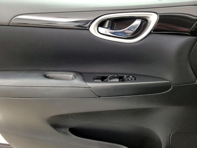 Photo of 2017 White Nissan Sentra
