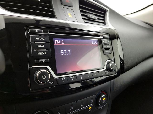 Photo of 2017 White Nissan Sentra