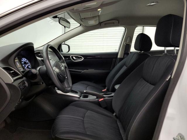 Photo of 2017 White Nissan Sentra
