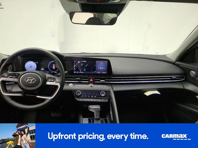 Photo of 2023 Gray Hyundai ELANTRA