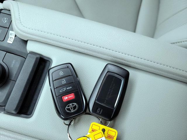 Photo of 2025 Gray Toyota Grand Highlander