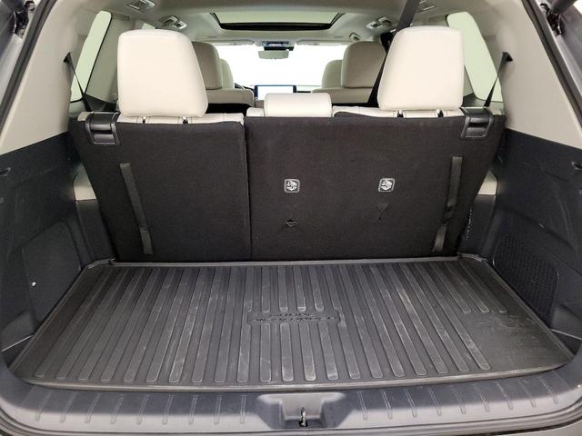 Photo of 2025 Gray Toyota Grand Highlander