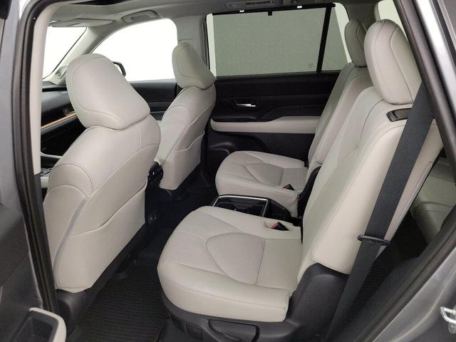 Photo of 2025 Gray Toyota Grand Highlander