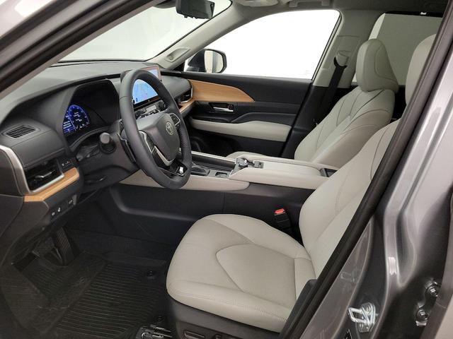 Photo of 2025 Gray Toyota Grand Highlander