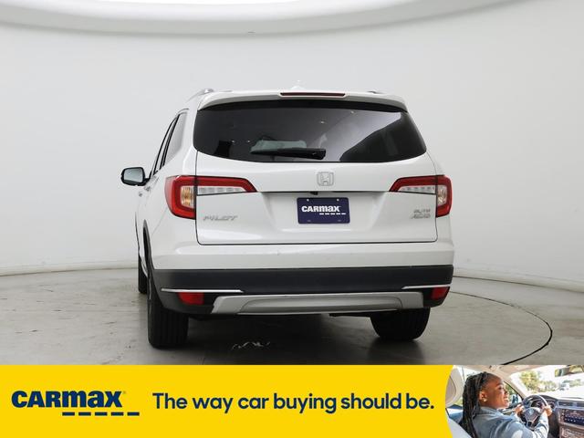 Photo of 2022 White Honda Pilot