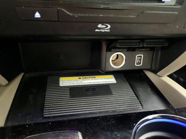 Photo of 2022 White Honda Pilot