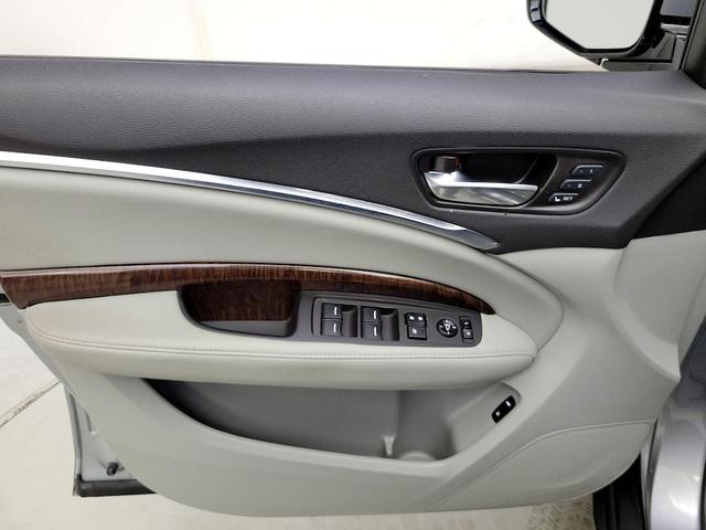 Photo of 2020 Silver Acura MDX