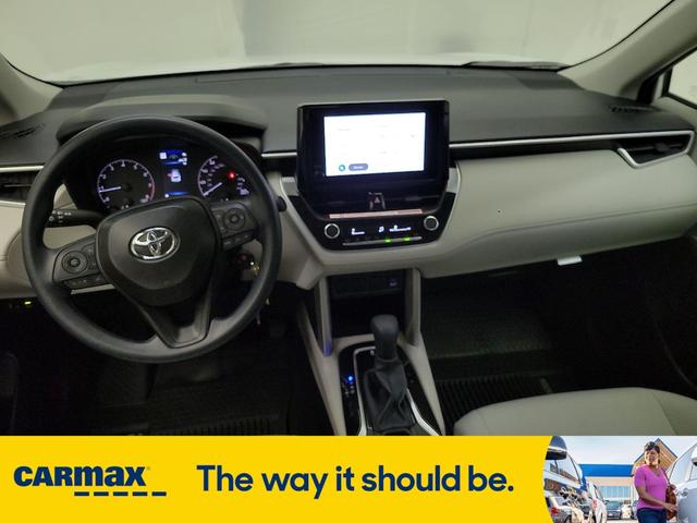 Photo of 2025 White Toyota Corolla Cross