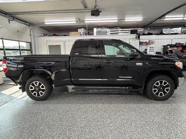 Photo of 2016 Black Toyota Tundra