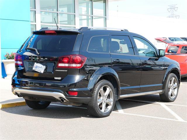 Photo of 2016 Pitch Black Clearcoat Dodge Journey