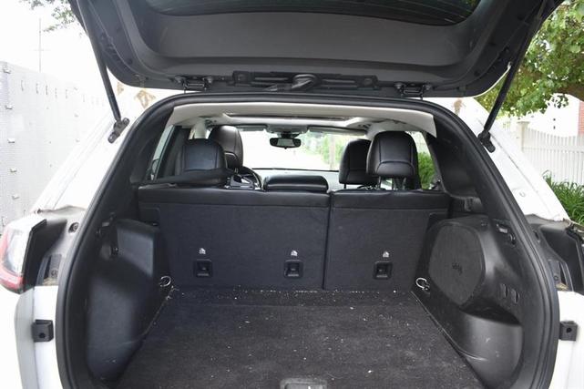 Photo of 2021 Bright White Clearcoat Jeep Cherokee