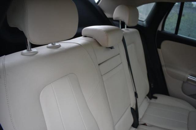 Photo of 2021 Polar White Mercedes-Benz GLA 250