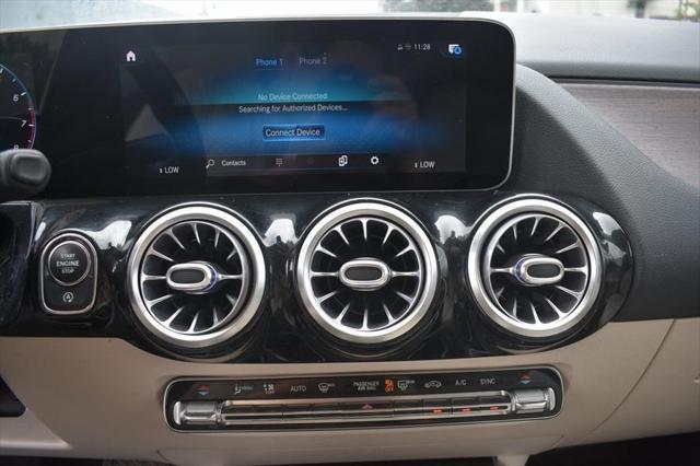 Photo of 2021 Polar White Mercedes-Benz GLA 250