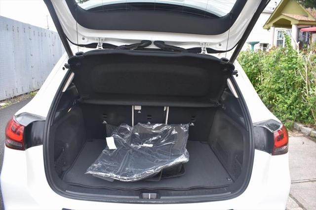 Photo of 2021 Polar White Mercedes-Benz GLA 250