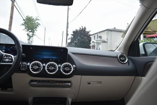 Photo of 2021 Polar White Mercedes-Benz GLA 250