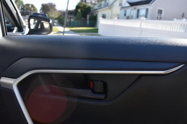 Photo of 2024 Ice Cap Toyota RAV4